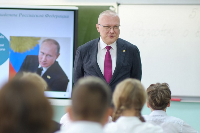 Врио губернатора Кировской области Александр Соколов в беседе с детьми Разговор о важном.